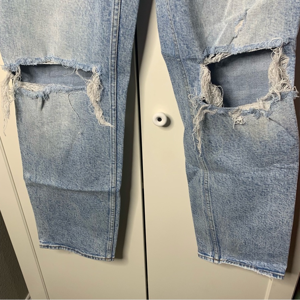 Abercrombie & Fitch The 90s Straight Ultra High Rise Distressed Jeans - Picture 4 of 12